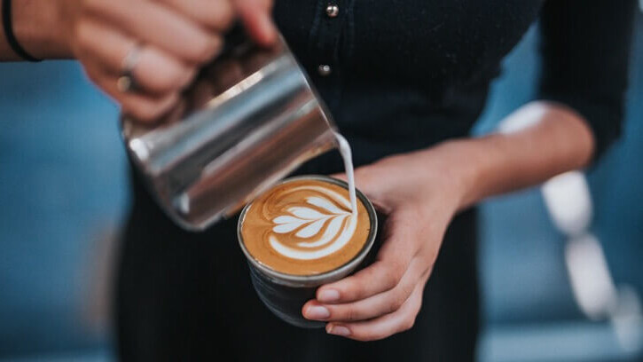 Latte art koffie voor op kantoor